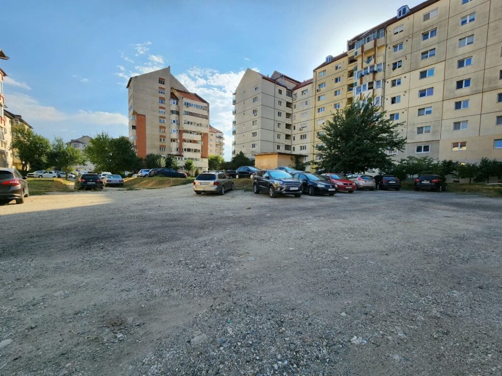 parcare intre blocuri strada lunga 103 (5)