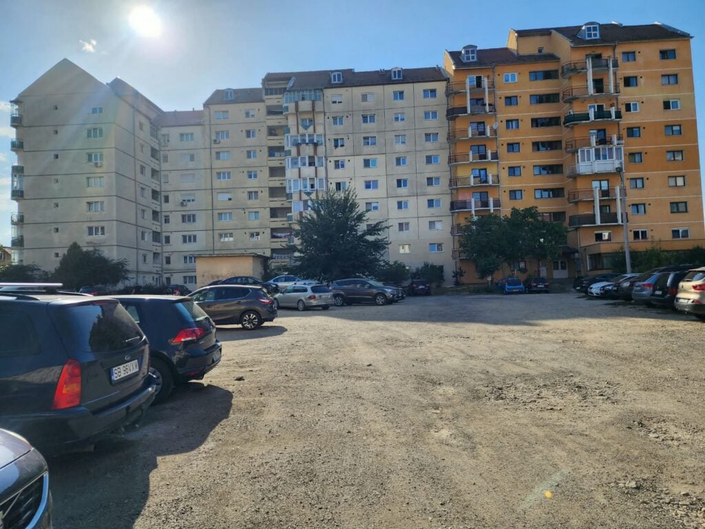 parcare intre blocuri strada lunga 103 (6)