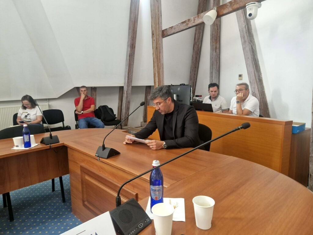 Intervenția lui Remus Mocanu în cadrul Ședinței de Consiliu Local de joi, 27 august. Foto: turnulsfatului.ro