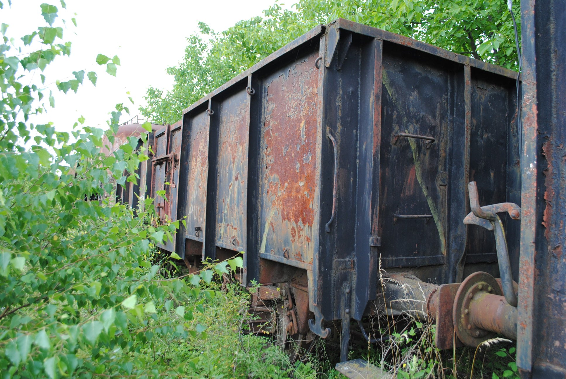 Vagonul acesta are 91 de ani. Este scos la vânzare în cadrul unei proceduri de executare silită. Foto: ANAF