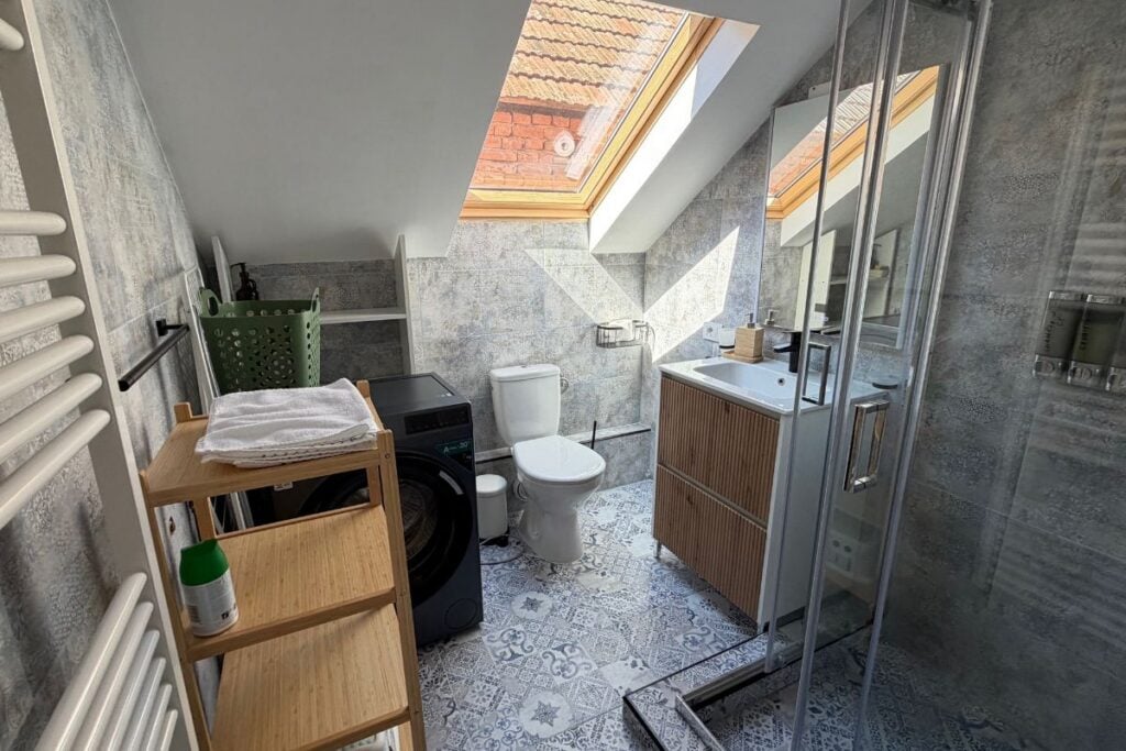 Băile oferă tot confortul de care ai nevoie pentru o ședere plăcută