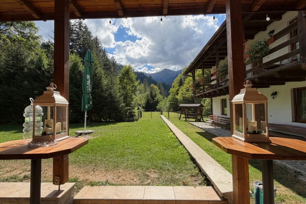 Chiar la poalele Făgărașilor. Foto: turnulsfatului.ro