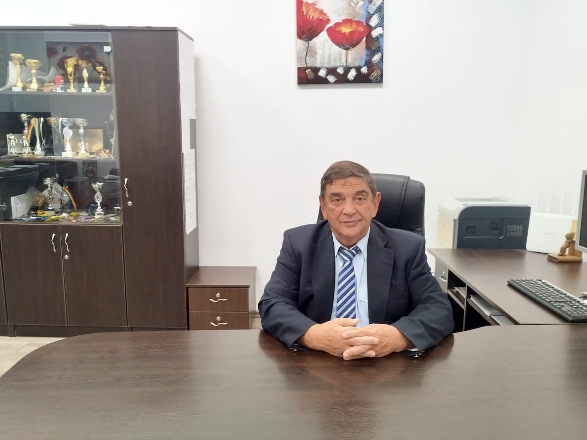 Constantin Coropetchi se pensionează după 40 de ani îb care a fost profesor și 23 director: „Iau cu mine sentimentul că acești 40 de ani au avut un rost”