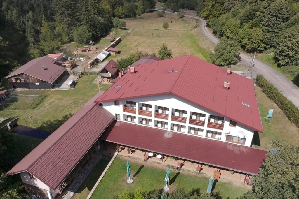 Ferma de cerbi Poiana Neamtului. Foto: turnulsfatului.ro