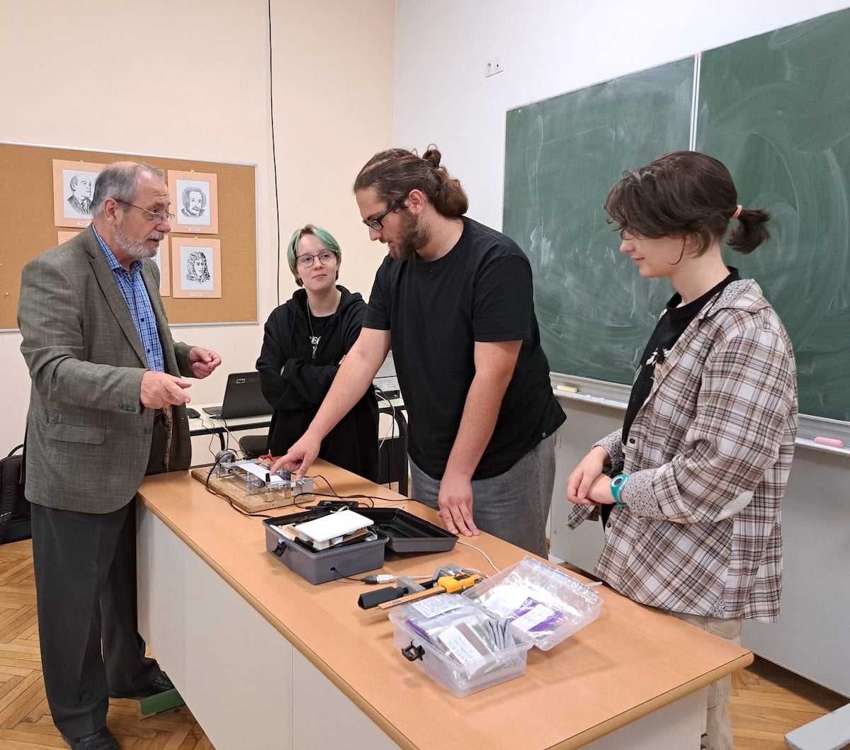Prof. Gheorghe Pupeză: „Un dascăl trebuie să știe să-și vadă elevul, să-l asculte, să-l înțeleagă.”