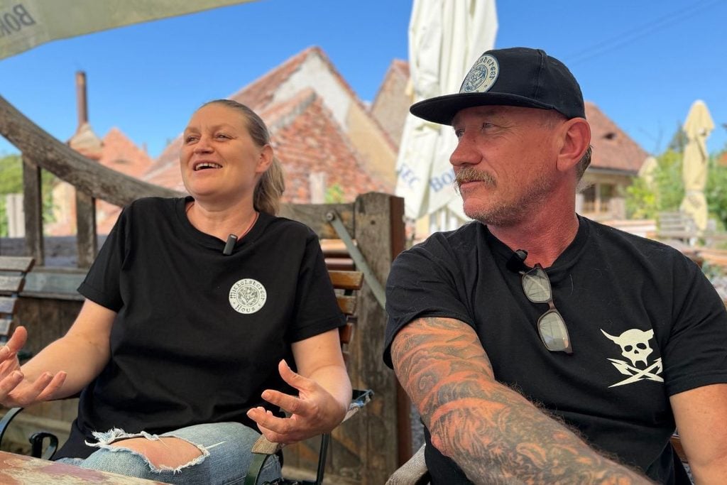 Roxana și Tony s-au cunoscut în Indonezia dar și-au găsit „liniștea” la Cisnădioara