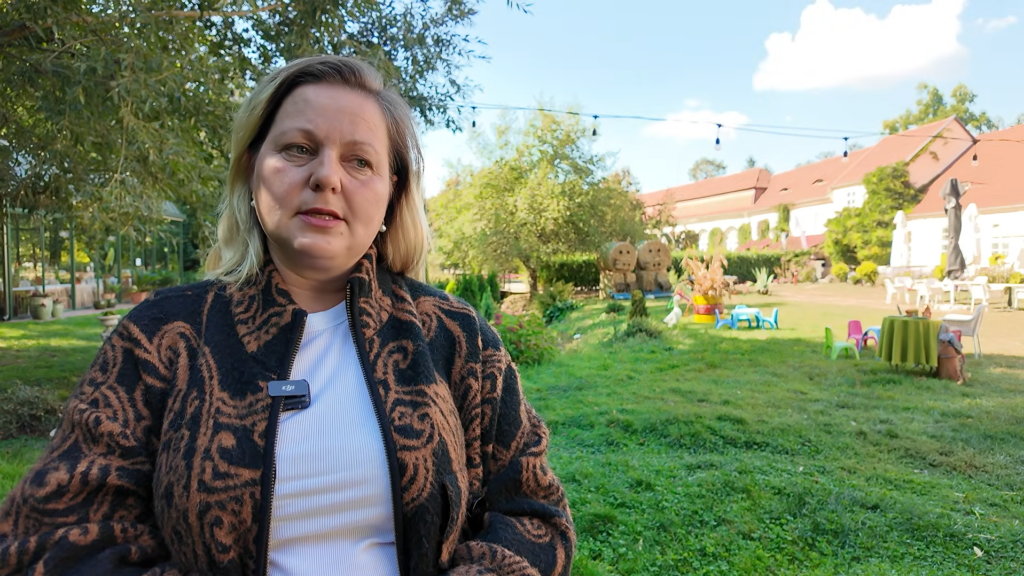 Mihaela Klingeis, administratoare a Palatului Brukenthal din Avrig. Foto: turnulsfatului.ro / captură de ecran