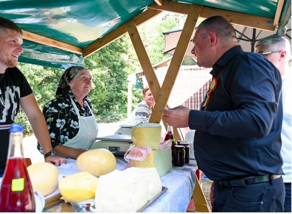 Dumitru Beschiu prezent la Festivalul Brânzei și al Țuicii/Foto: PSD Sibiu
