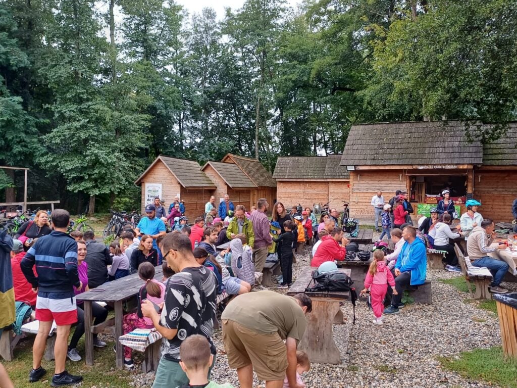 Participanții, ajunși la Târgul de Țară din Muzeul ASTRA. Foto: turnulsfatului.ro