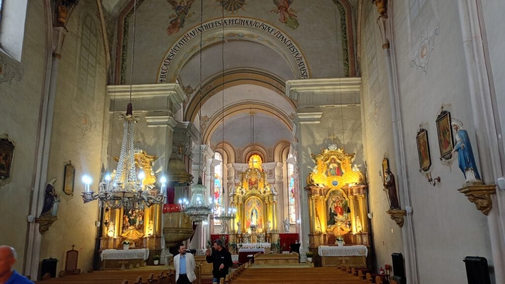 Interiorul Bisericii Ursuline din Sibiu. Foto: turnulsfatului.ro