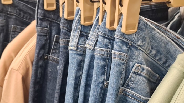 Row,Of,Blue,Denim,Jeans,Hanging,On,Wooden,Hangers,In