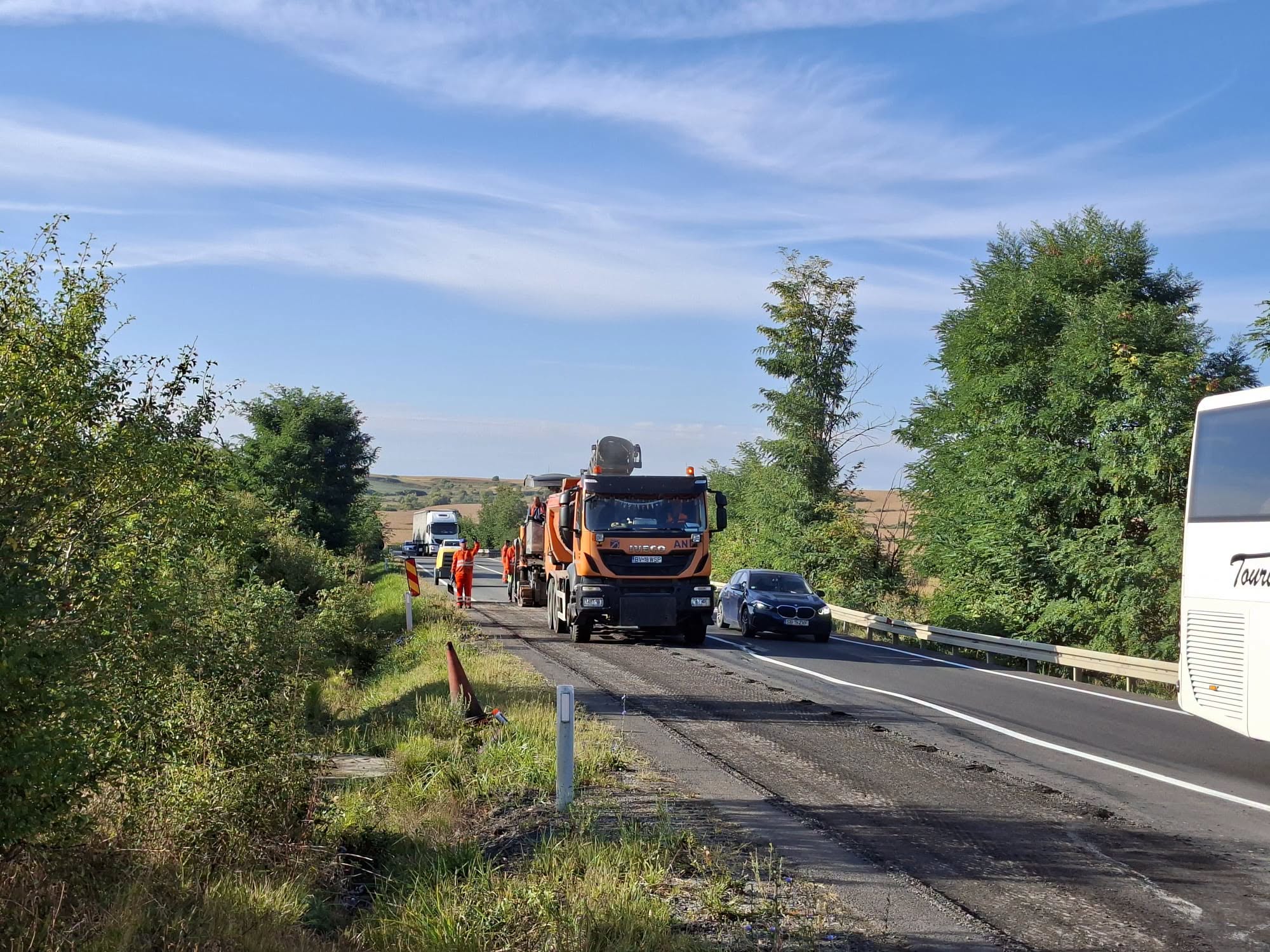 Lucrări efectuate pe DN14, în apropiere de localitatea Ruși. Foto: DRDP Brașov / Facebook