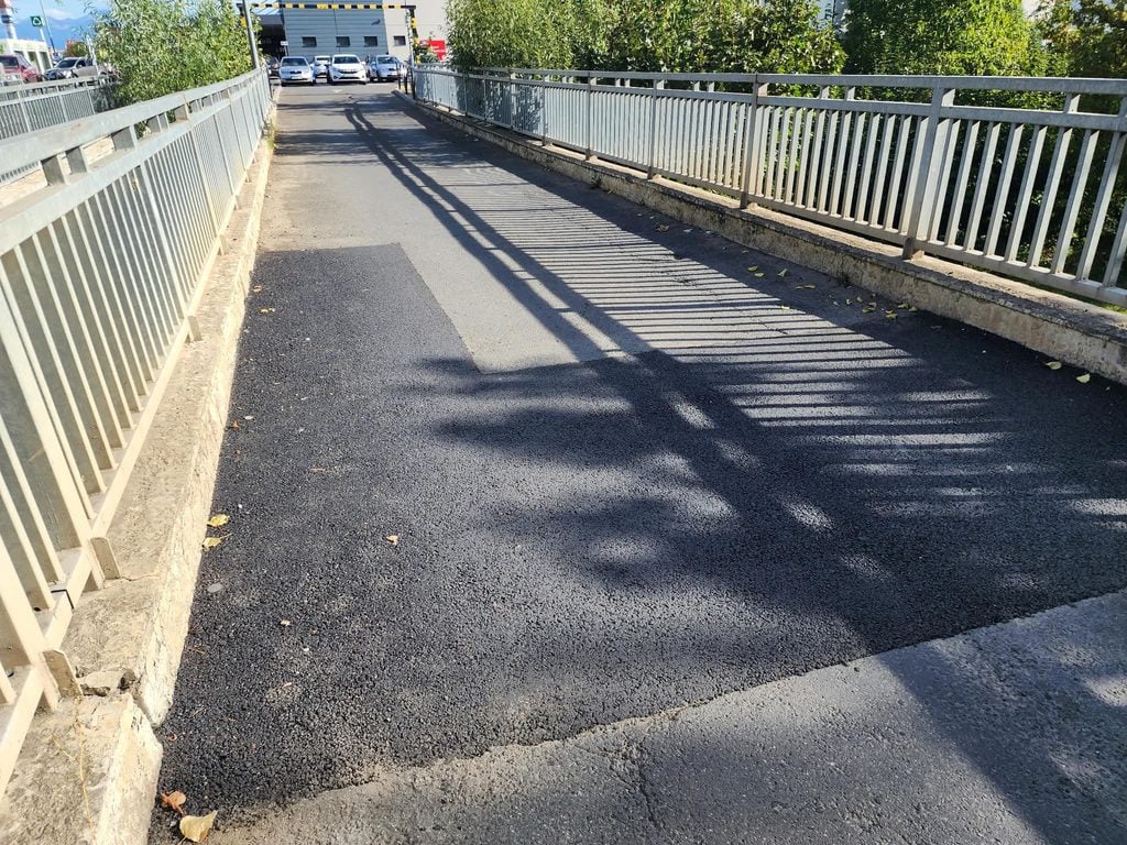 Groapa de pe podul Kaufland Șelimbăr a fost reparată luni, 31 august, 2026. Foto: turnulsfatului.ro