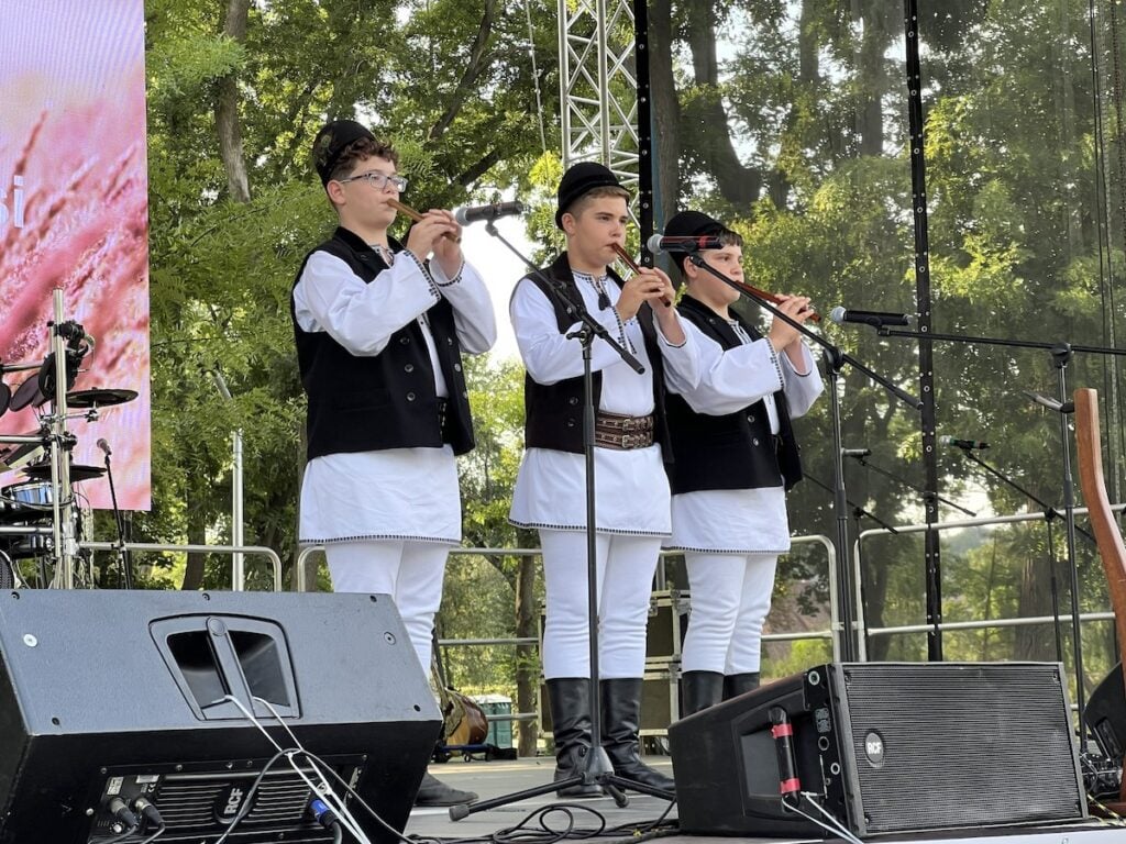 junii la festivalul de pe malul nistrului publicitate foto CJ5