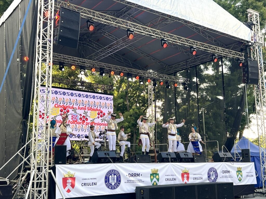 junii la festivalul de pe malul nistrului publicitate foto CJ6