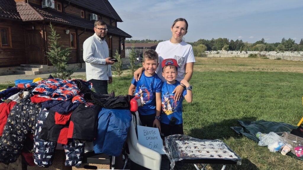 Mădălina Nedelescu vine împreună cu copiii săi încă de la prime ediție a târgului. Foto: turnulsfatului.ro