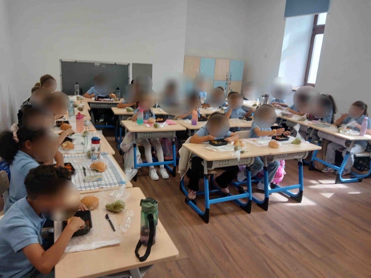 Elevii din Sadu primesc masă caldă în anul școlar 2026-2027/Foto: Comuna Sadu