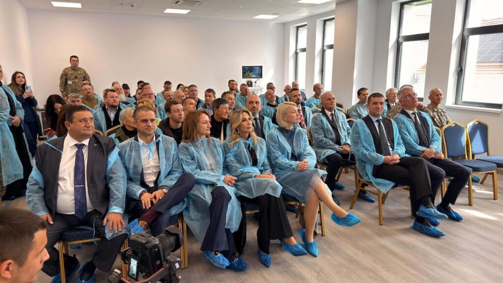 Politicienii au ocupat primele rânduri la momentul alocuțiunilor. Foto: turnulsfatului.ro