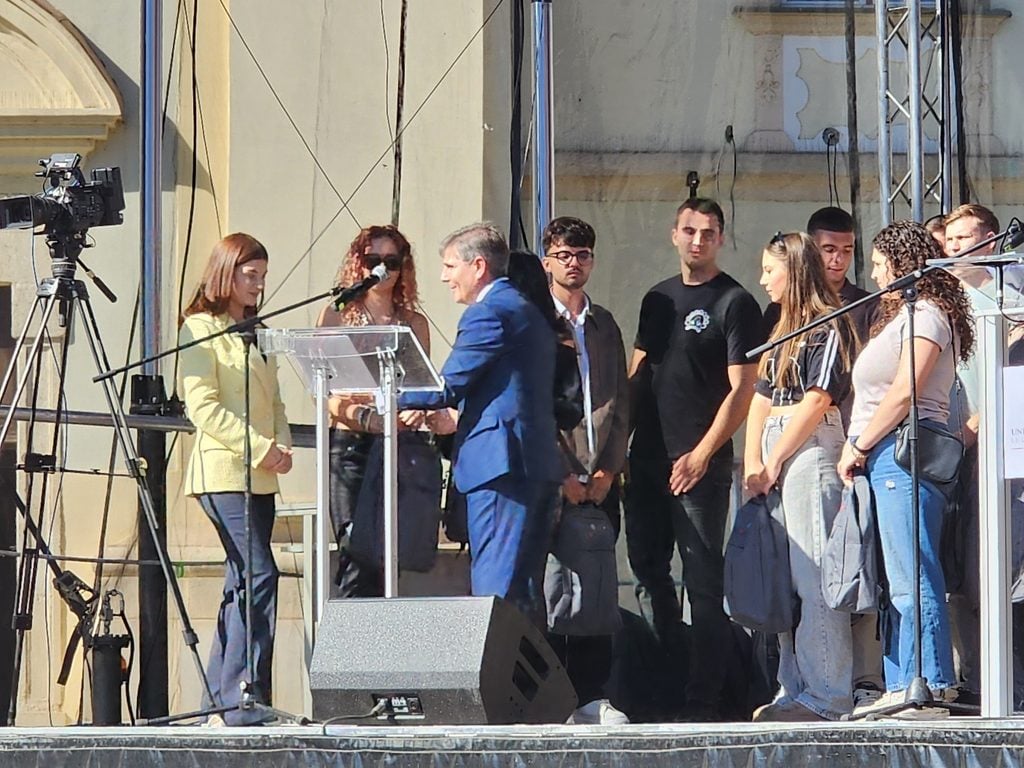 Bobocii recompensați de ULBS s-au remarcat în timpul liceului prin rezultatele obținute la olimpiadele școlare. Foto: turnulsfatului.ro