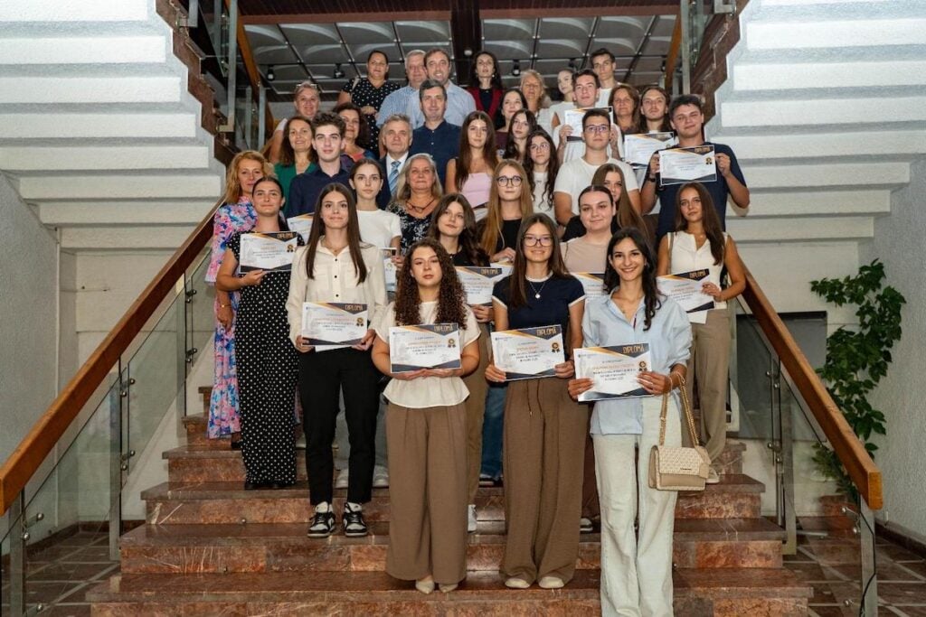 Elevii ci rezultate bune la învățătură au fost premiați/ Foto: Primăria Mediaș