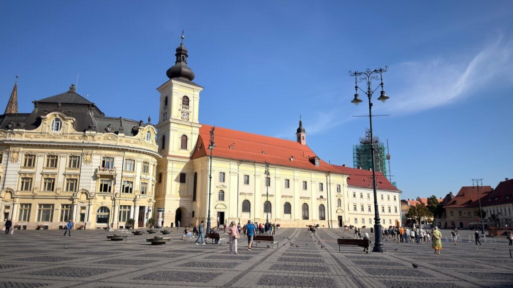 sibiu, piata mare, turisti (2)