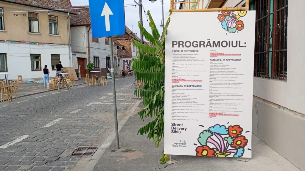 „Progrămoiul” cu lista lungă de activități pregătite pentru participanți. Foto: turnulsfatului.ro