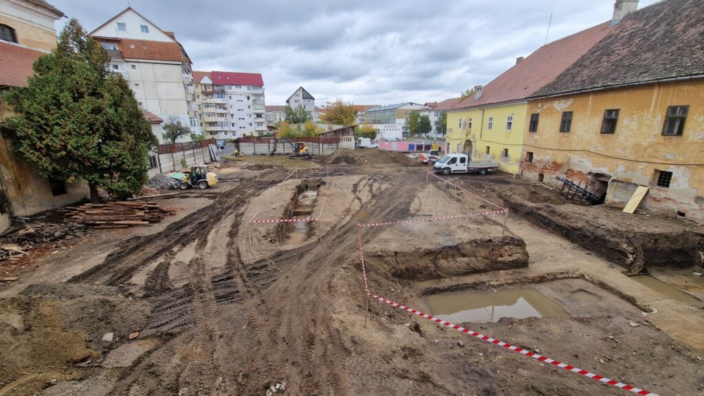 Șantierul din fostul orfelinat Maria Tereza. Foto: Turnulsfatului.ro