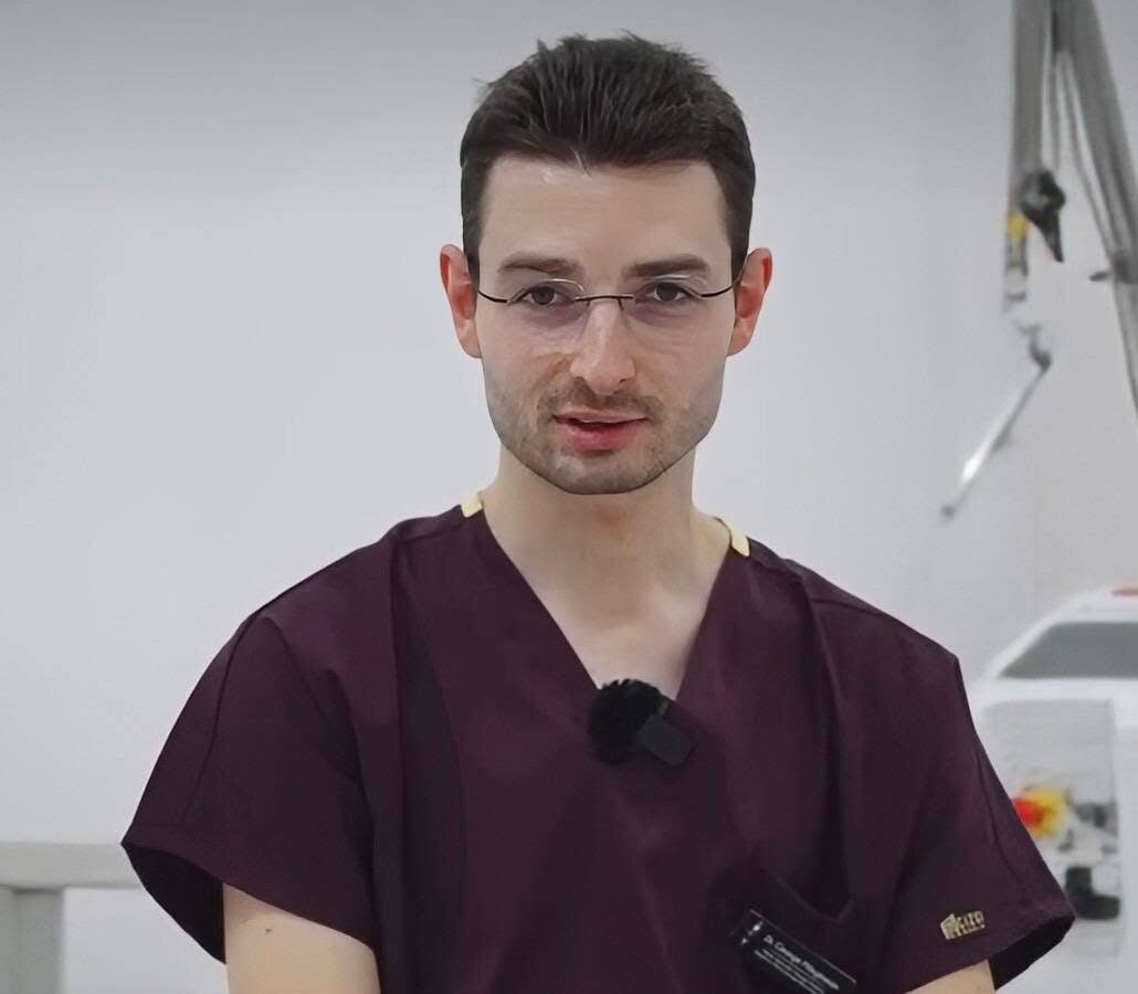 Dr. George Mărginean, medic specialist în cadrul Secției Clinice Chirurgie Plastică și Microchirurgie Reconstructivă a Spitalului Clinic Județean de Urgență Sibiu. Foto: Facebook | Spitalul Clinic Județean de Urgență Sibiu