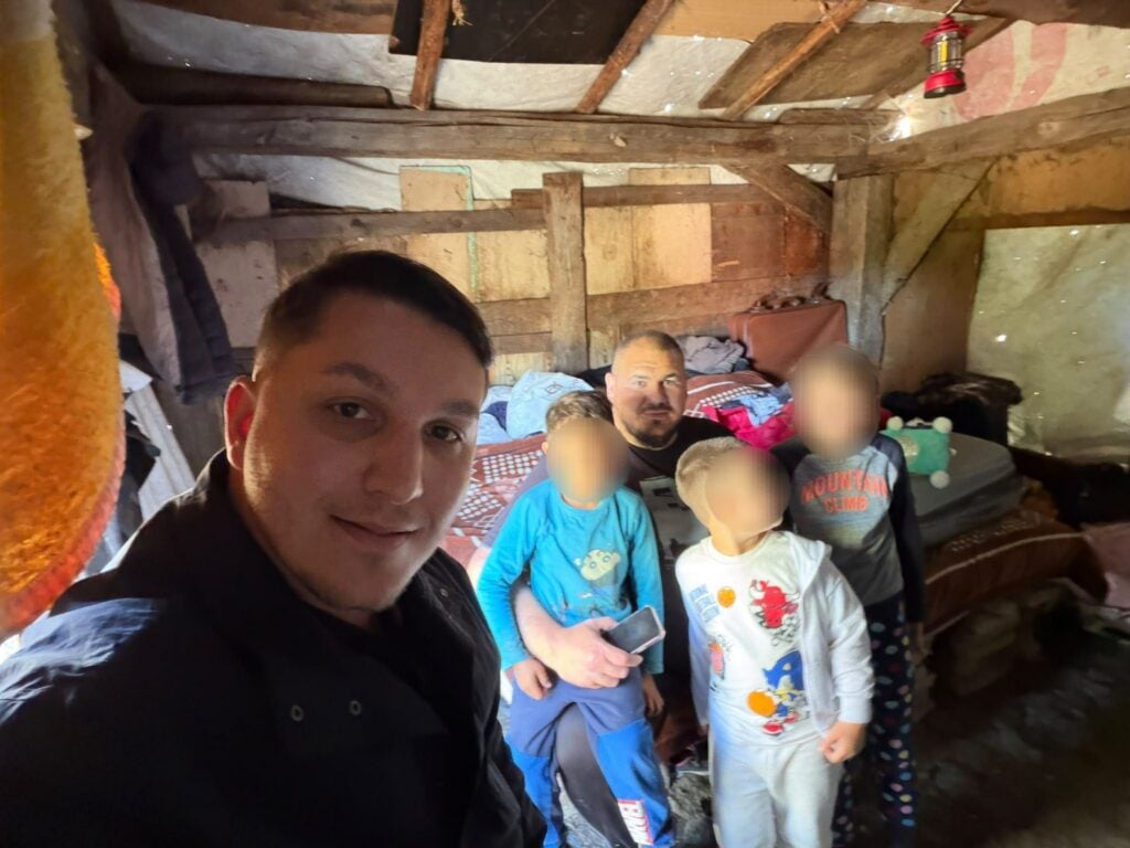 Președintele Asociației EFA alături de Daniel și copii