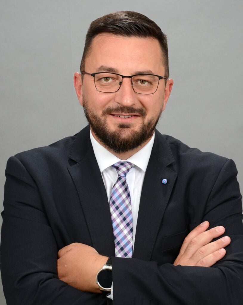 Emanuel tavala5