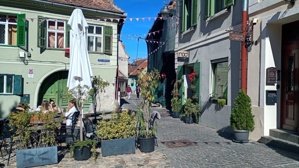 Cafeneaua Nod din Piața Aurarilor. Foto: turnulsfatului.ro