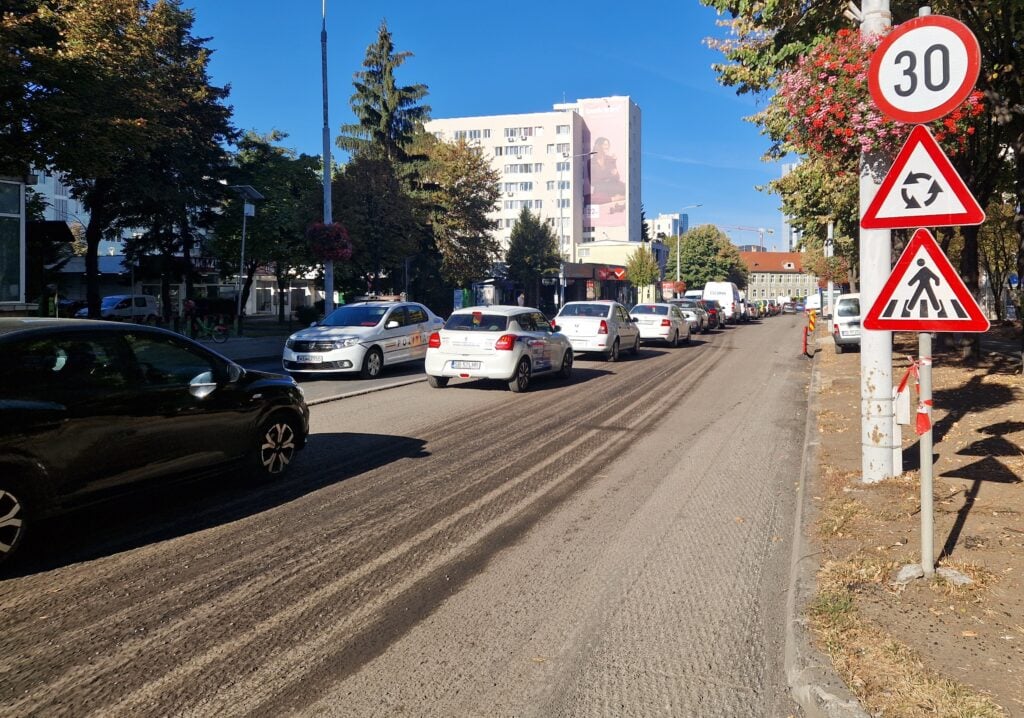 Coloana formată pe bulevardul Vasile Milea. Foto: turnulsfatului.ro