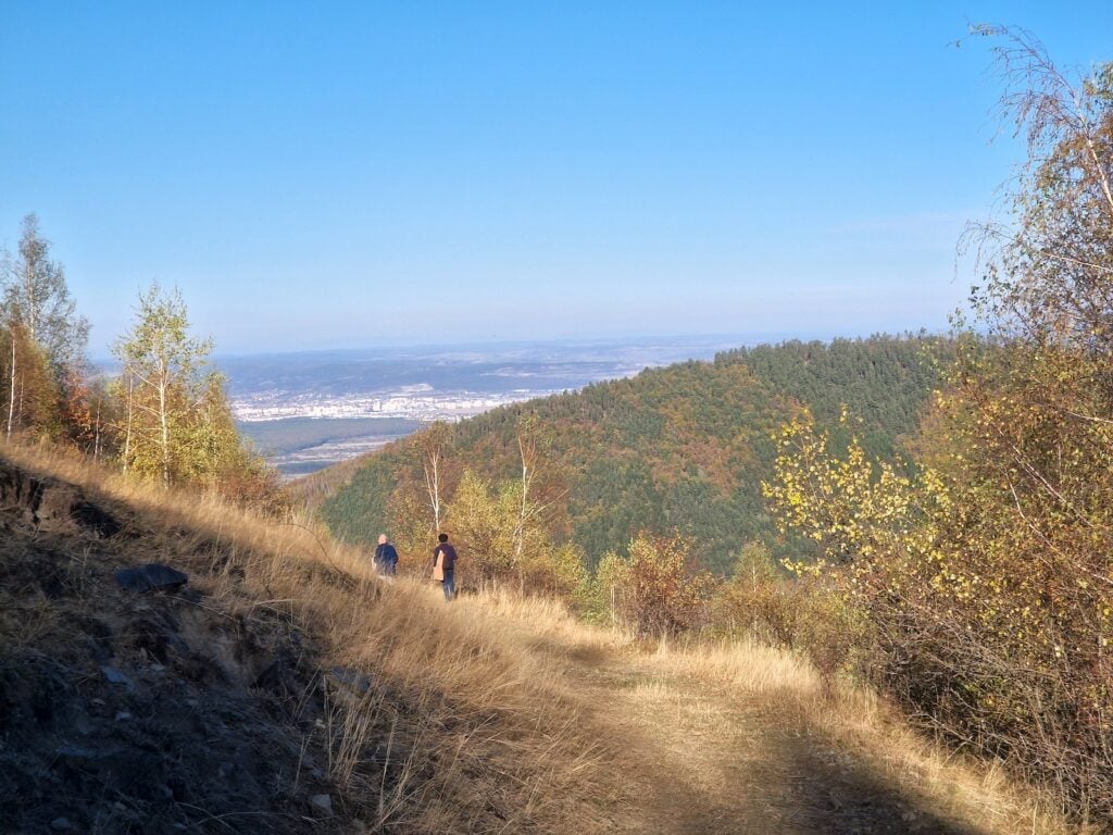 Drumeți pe Valea Muntelui. Foto: turnulsfatului.ro