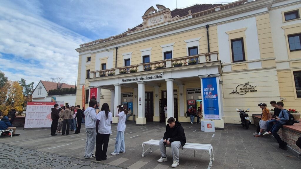 Elevii din Rășinari au venit la Shalia Thalia pentru Astra Film Junior. Foto: turnulsfatului.ro