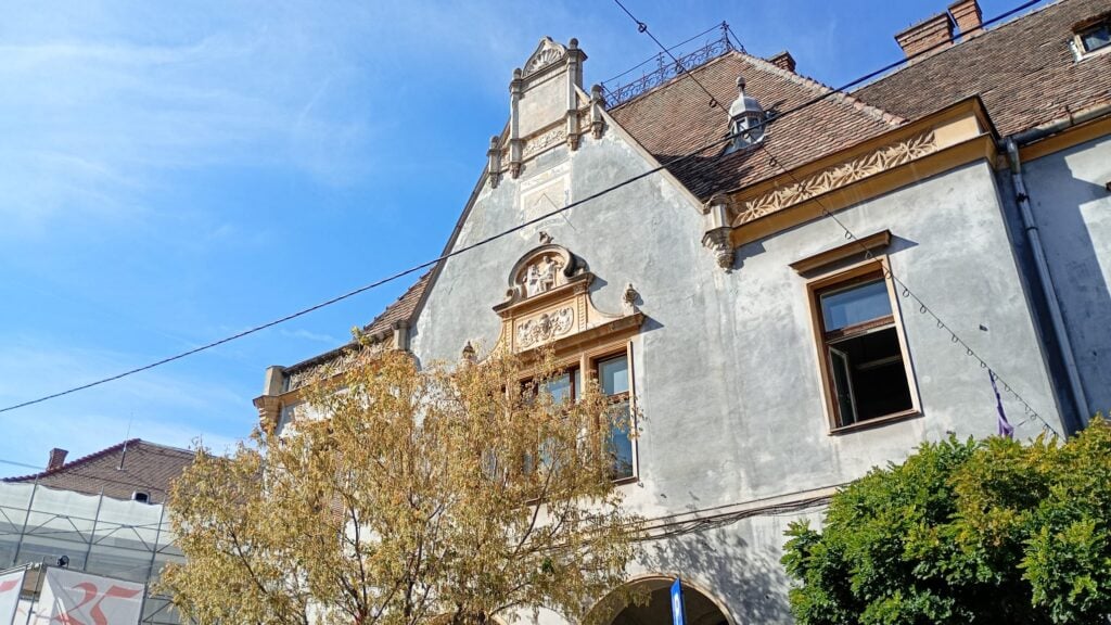 Fațada Clîdirii Poștei. Foto: turnulsfatului.ro