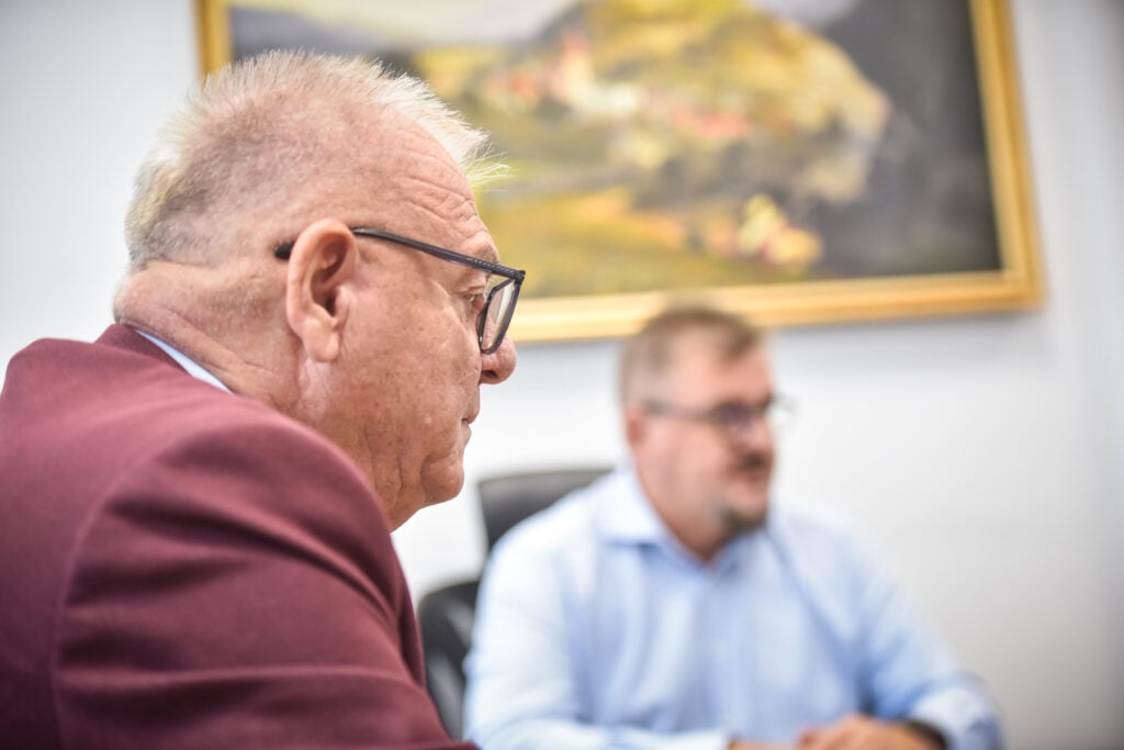 Gheorghe Huja a inițiat apropierea dintre cei doi. Foto: Silvana Armat / turnulsfatului.ro