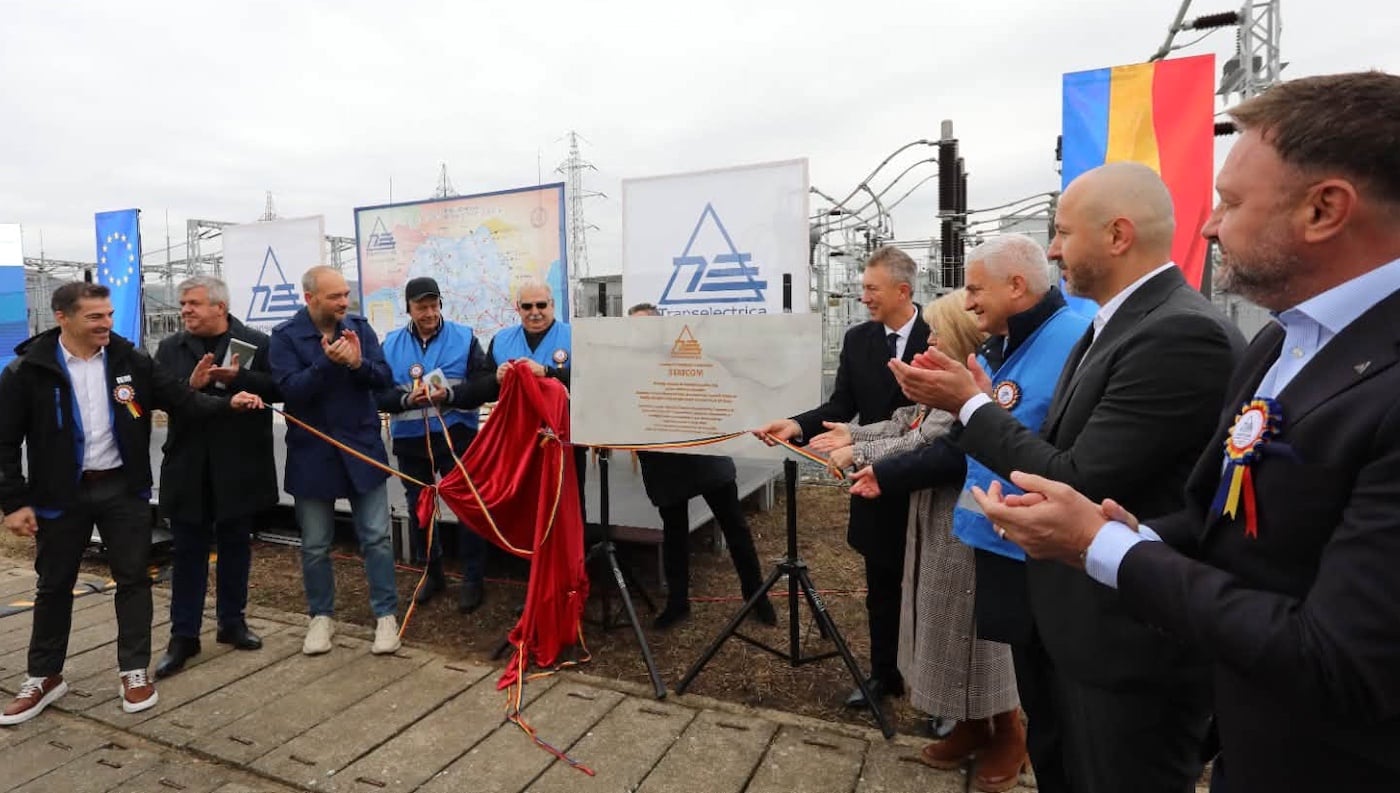 Joi a fost inaugurată o instalație pusă în funcțiune acum 10 luni, în cadrul unui proiect finalizat acum două luni. Foto: Transelectrica
