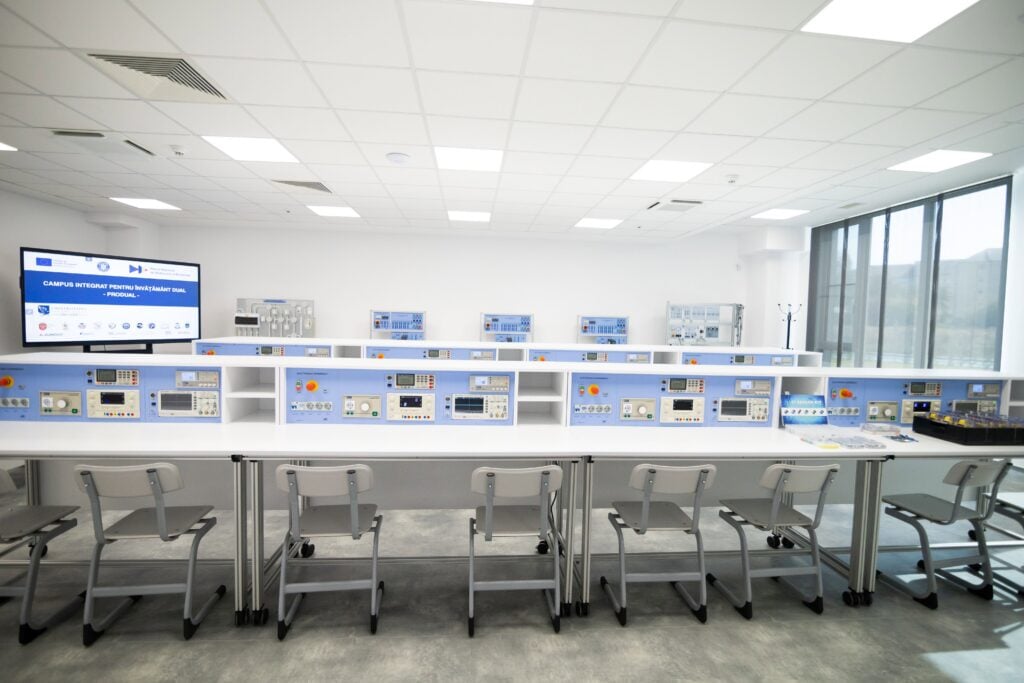 laborator modern campus