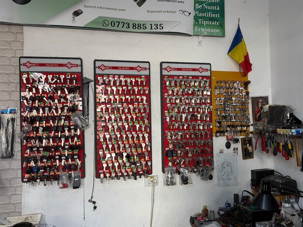 mica afacere atelier cutite si chei 2