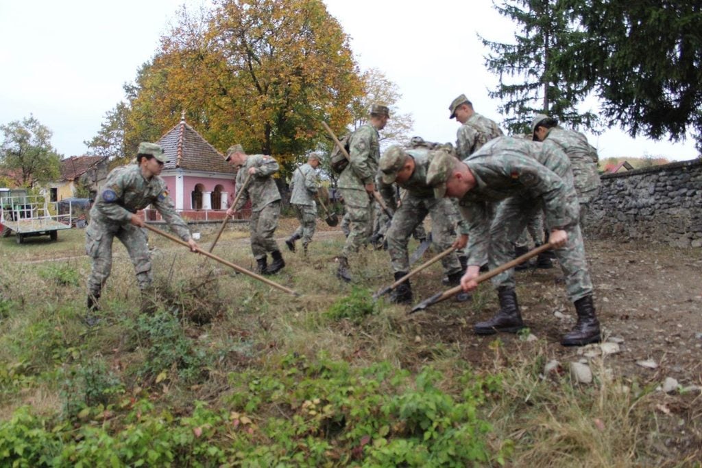 militari cimitir 5