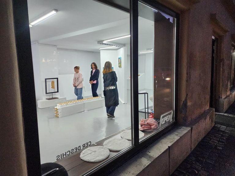 Noaptea Albă a Galeriilor continuă la Sibiu până duminică, 4 octombrie, programul fiind diferit de la un spațiu la altul. Foto: turnulsfatului.ro