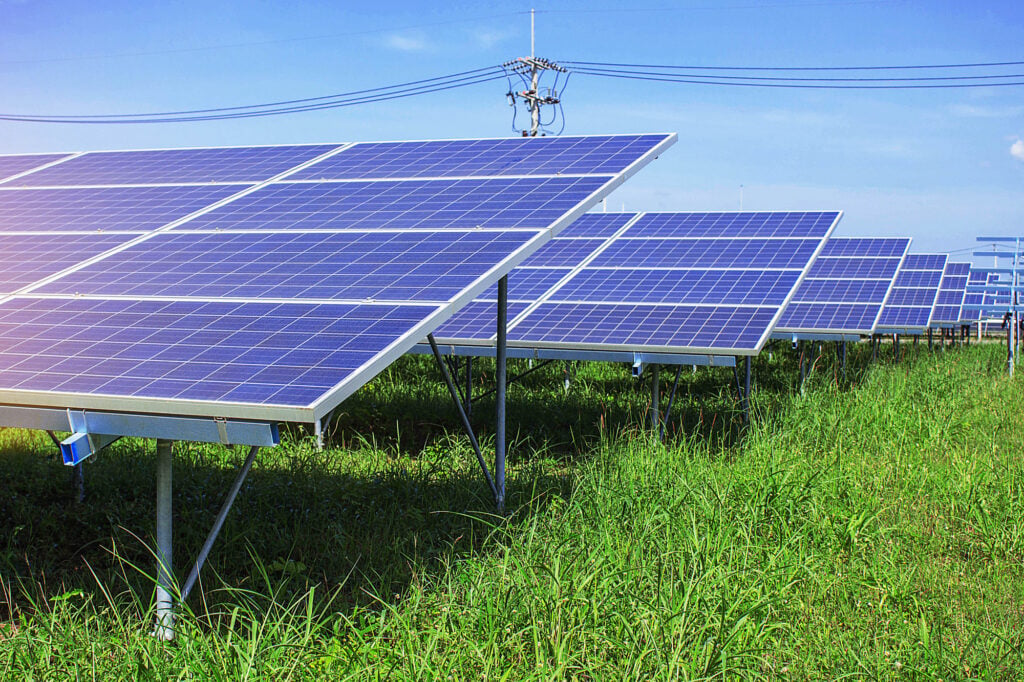 Contestația care bloca semnarea conctractului pentru primul parc fotovoltaic al Sibiului a fost respinsă. Dar termenul de finalizare a parcului a rămas extrem de strâns. Foto: https://depositphotos.com/ro