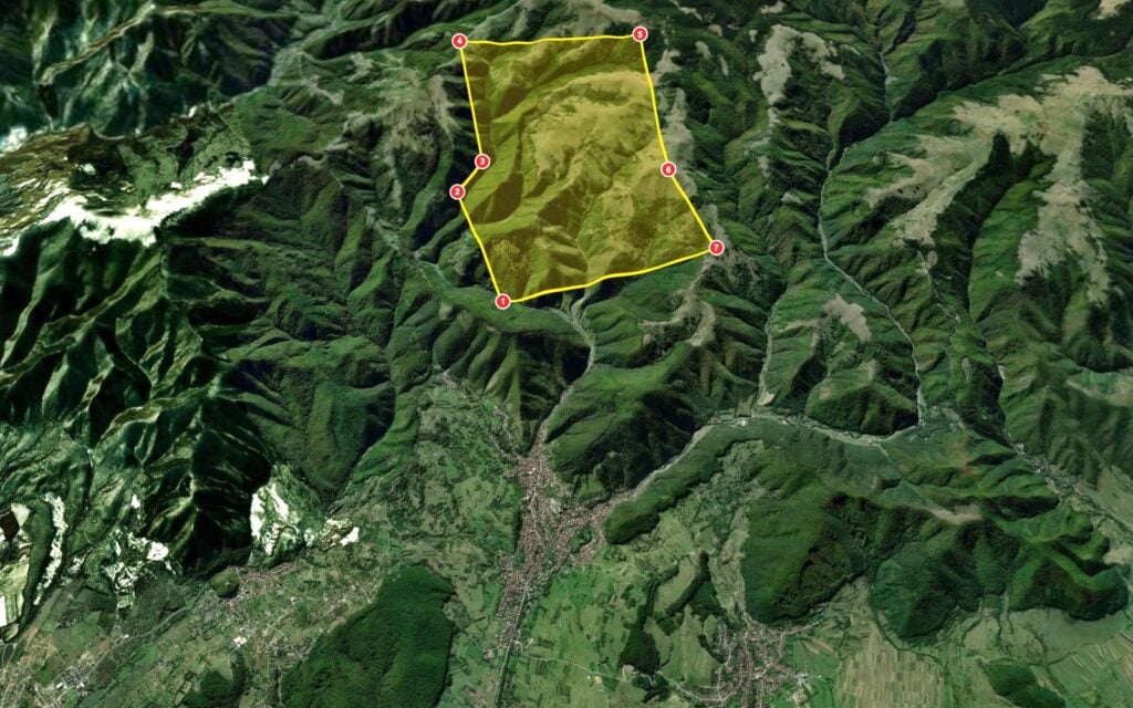 Amplasamentul celor 916 ha. Sursa foto: imagine satelitară Esri World Imagery, relief AWS Terrain Tiles.