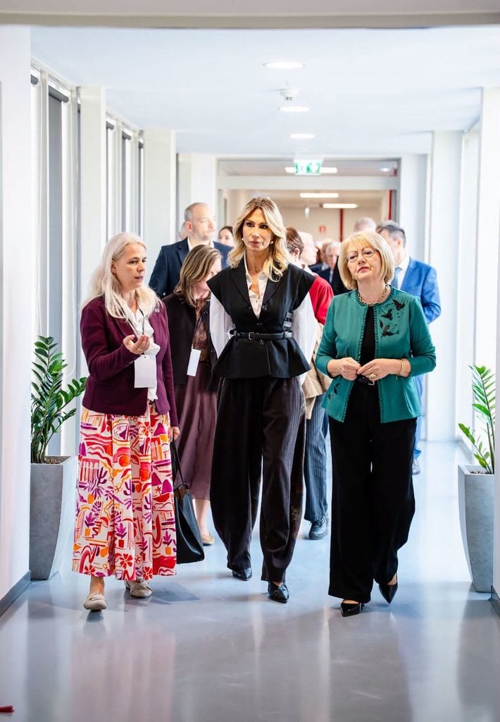 raluca turcan inaugurare campus publicitate4