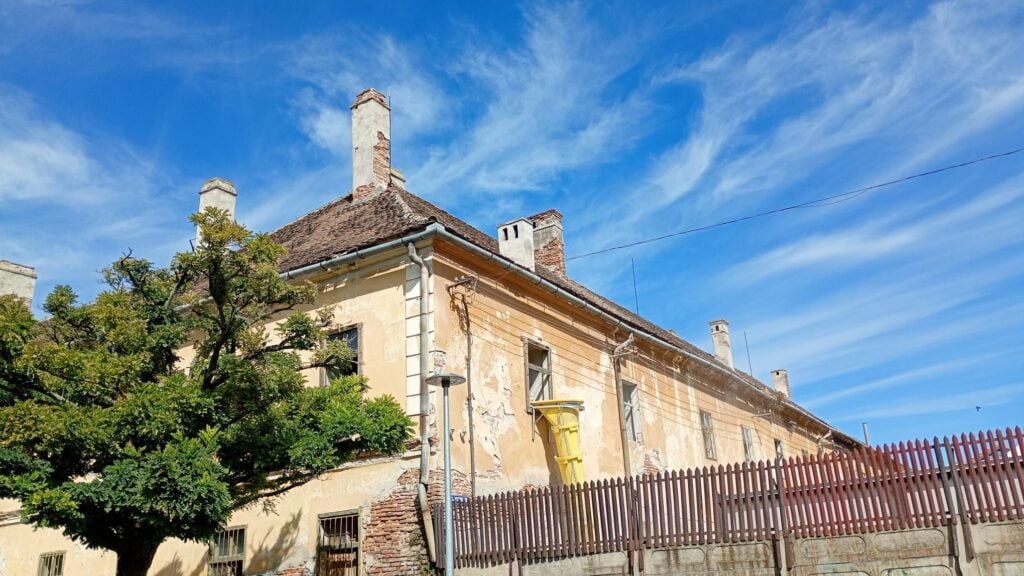 Lucrările se află în faza incipientă a proiectului de reabilitare. Foto: turnulsfatului.ro
