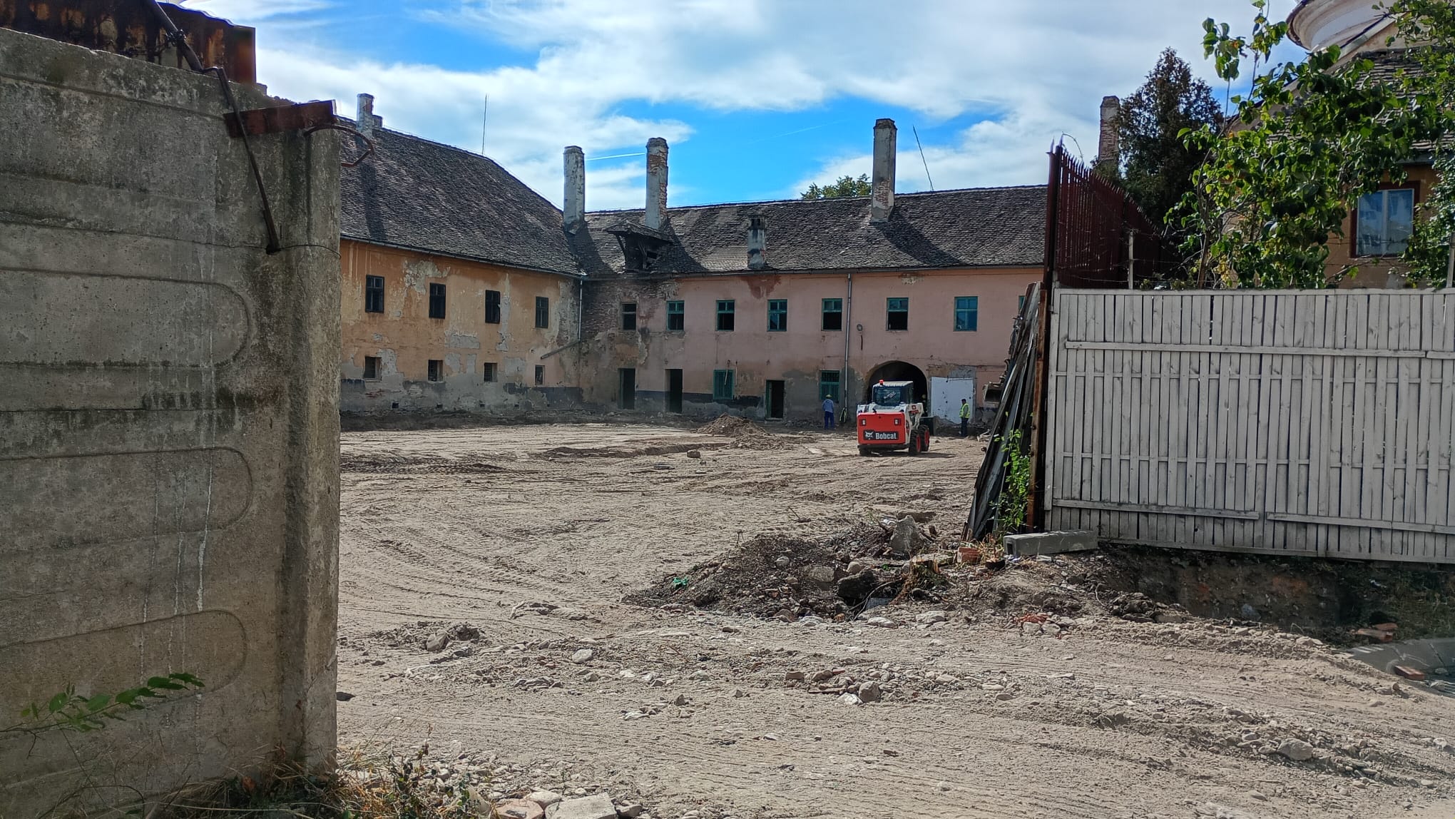 Curtea fostului orfelinat „Maria Tereza” din Sibiu. Foto: turnulsfatului.ro