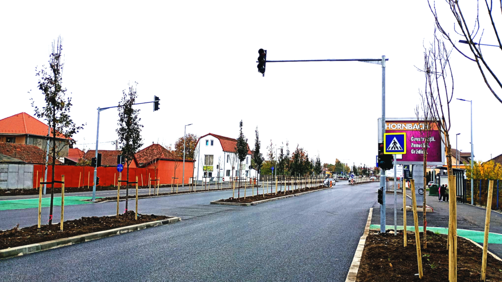 Calea Șurii Mariva avea acum patru semafoare pe segmentul modernizat Foto: turnulsfatului.ro