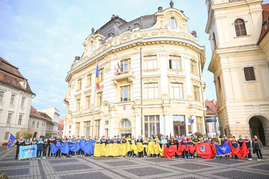 Ștafeta Veteranilor „Invictus” în Piața Mare. Foto: Facebook / Primăria Municipiului Sibiu